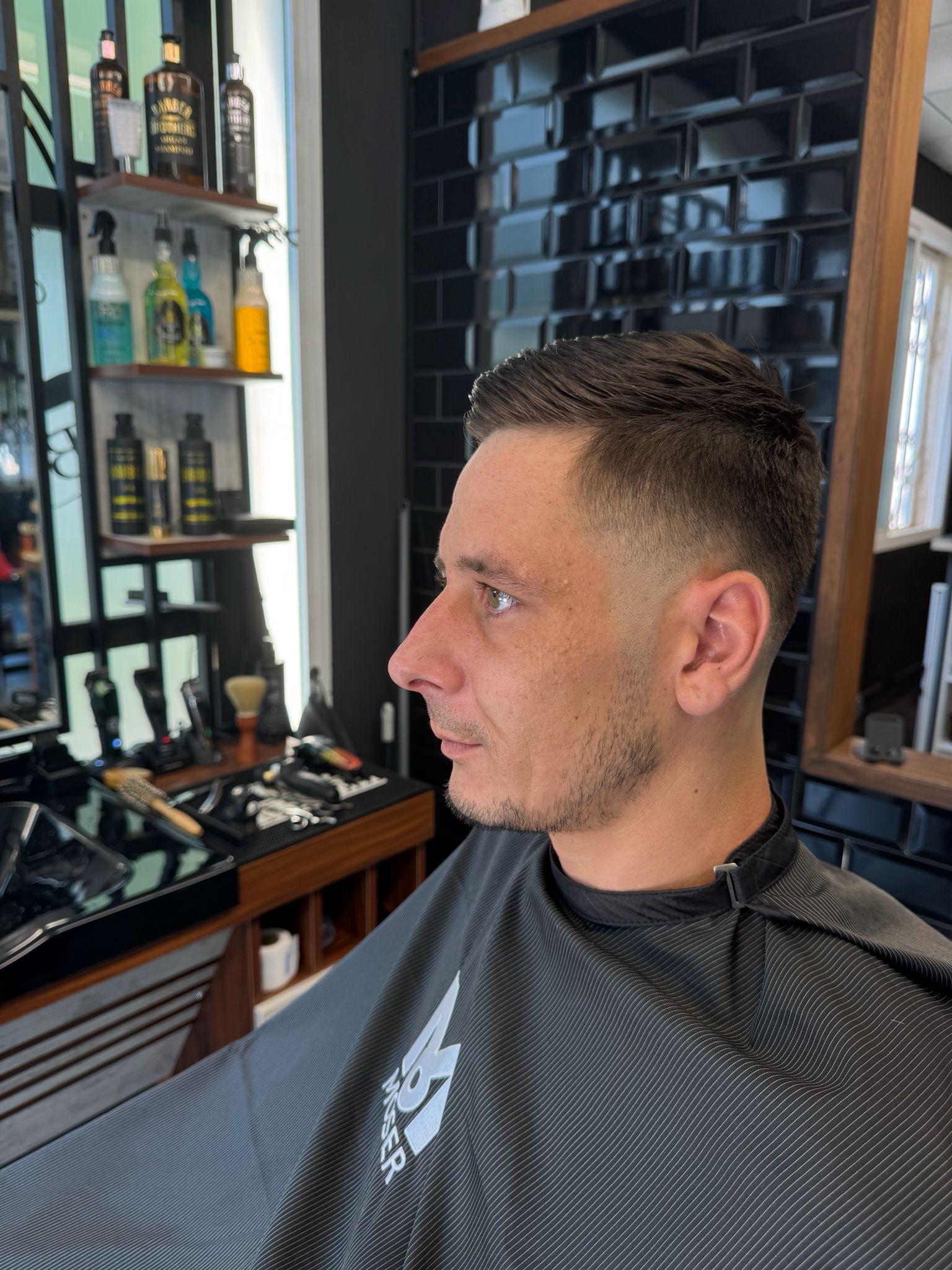 Slick Back – Barber Island Paguera